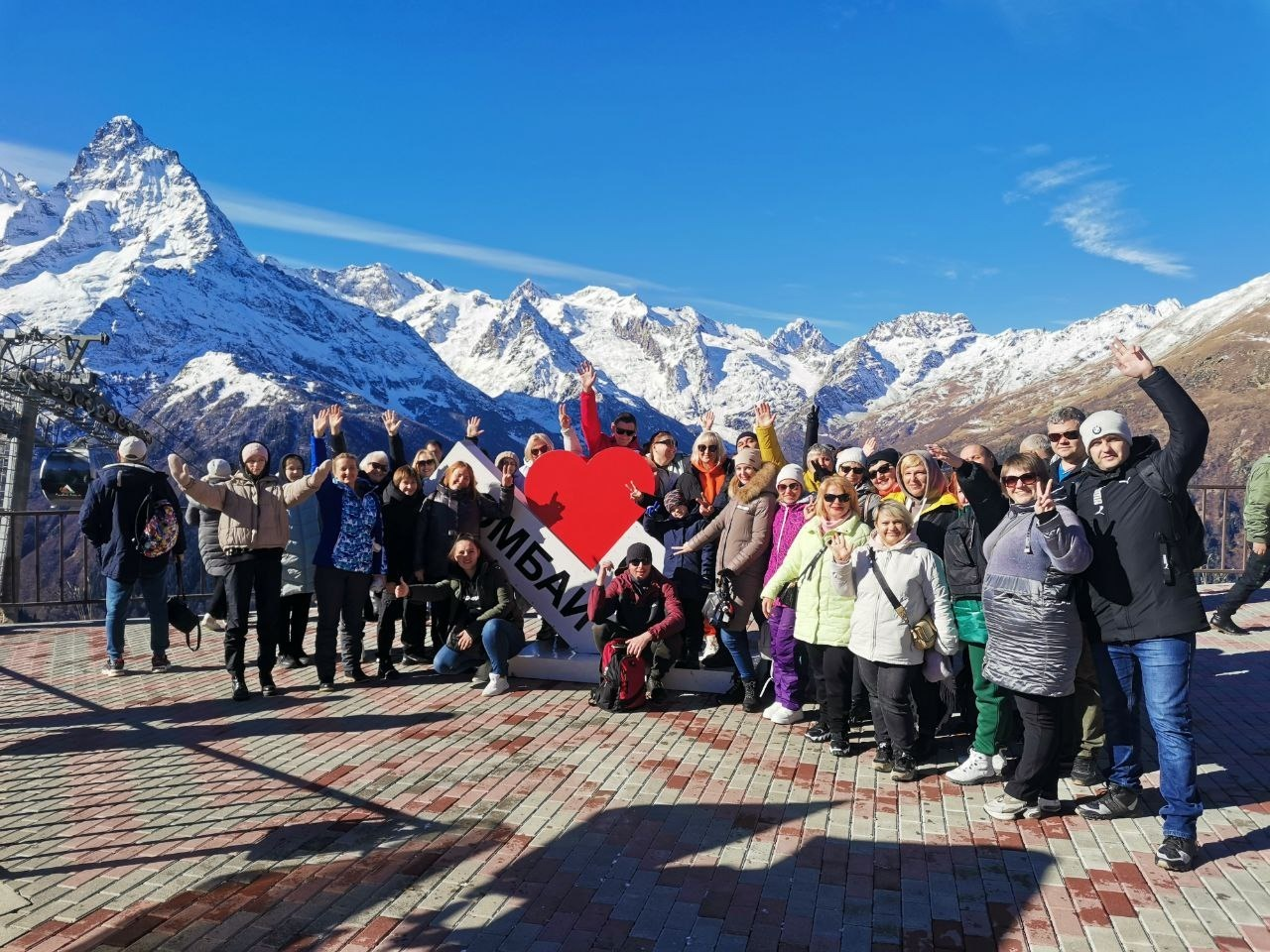 Погода домбай на 14 в горах. Домбай (Курортный посёлок). Архыз Домбай. Кавказ Домбай. Архыз в марте.